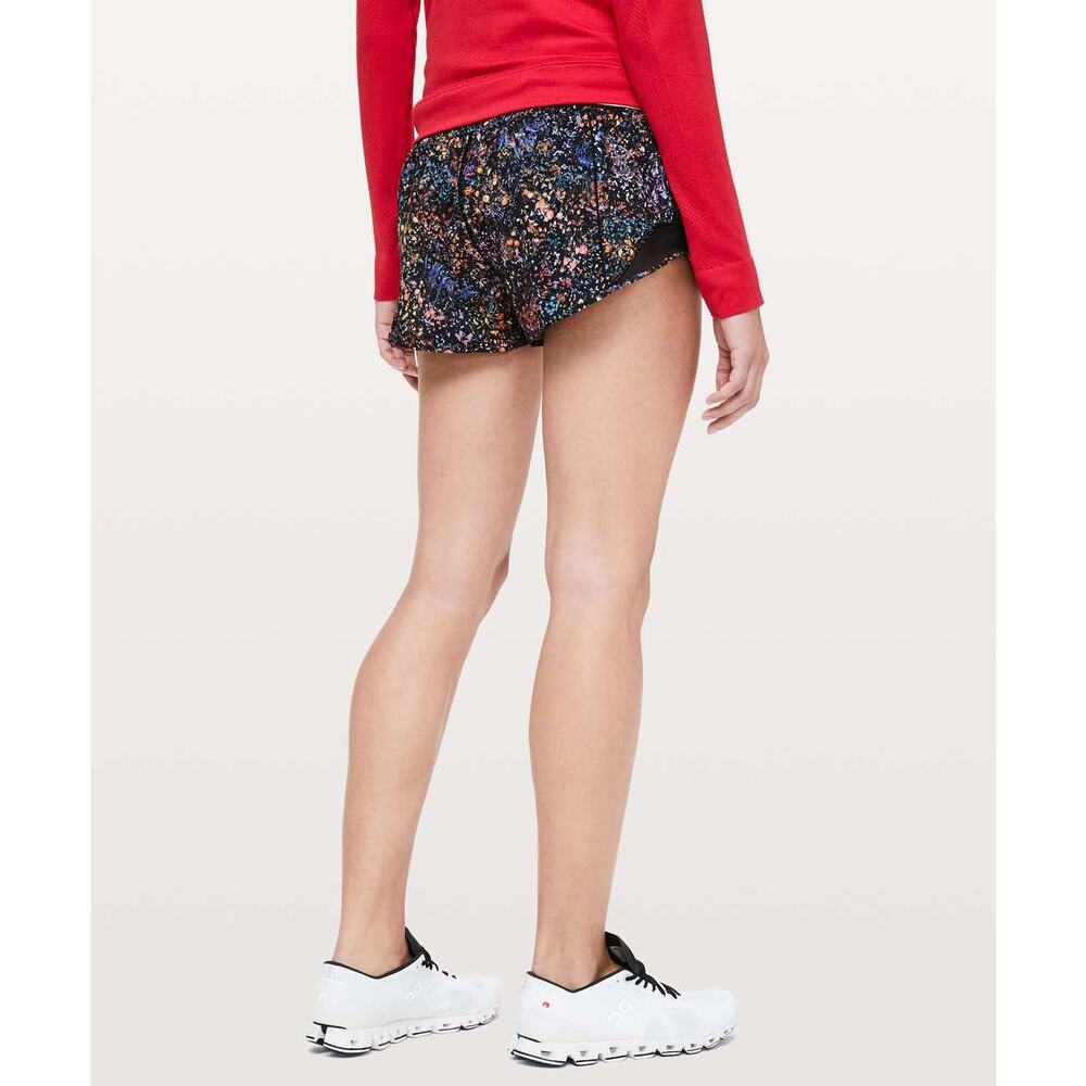 Lululemon Hotty Hot Short II *2.5" Size 8 EUC Flowers